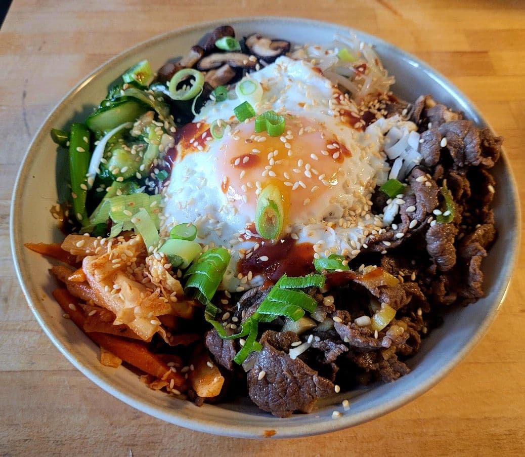 Nordkorea och Sydkoreas nationalrätt Kimchi och bibimpap.